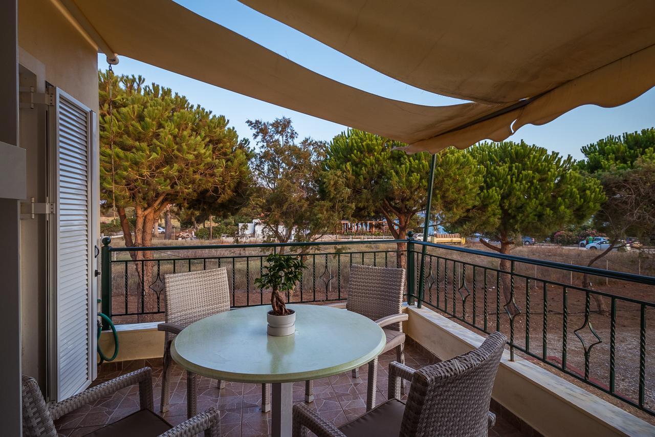 Romanos Beach Villas Exterior foto