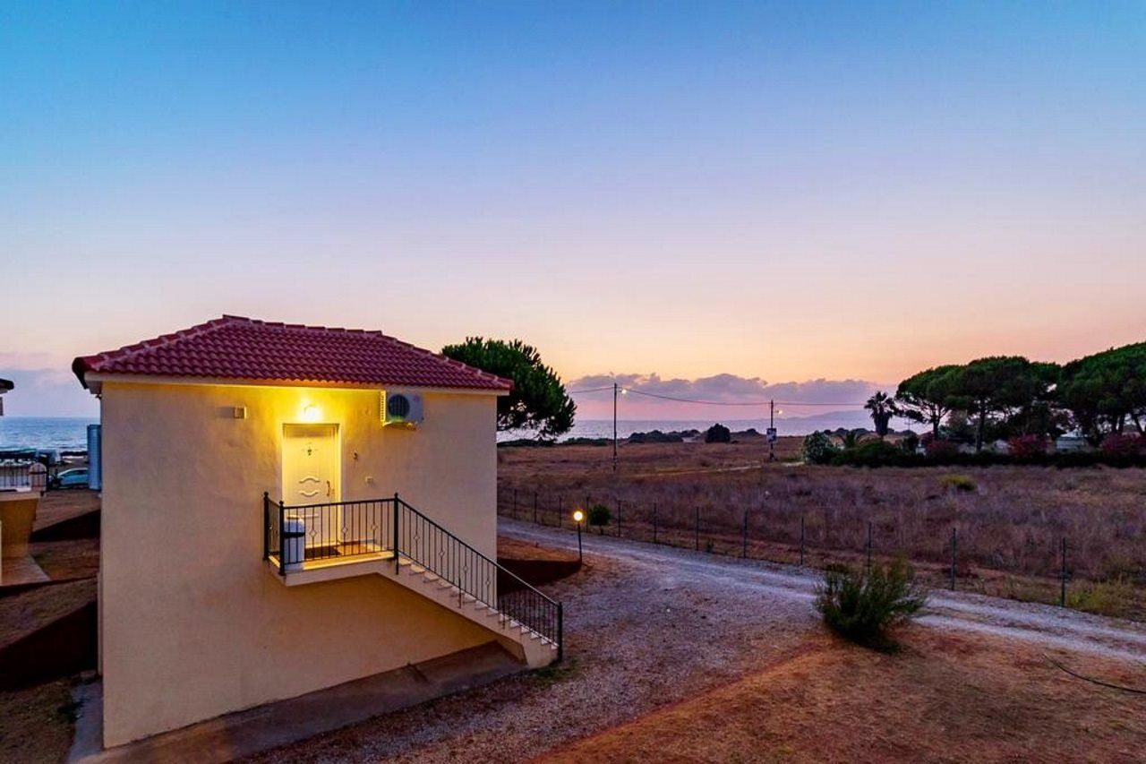 Romanos Beach Villas Exterior foto